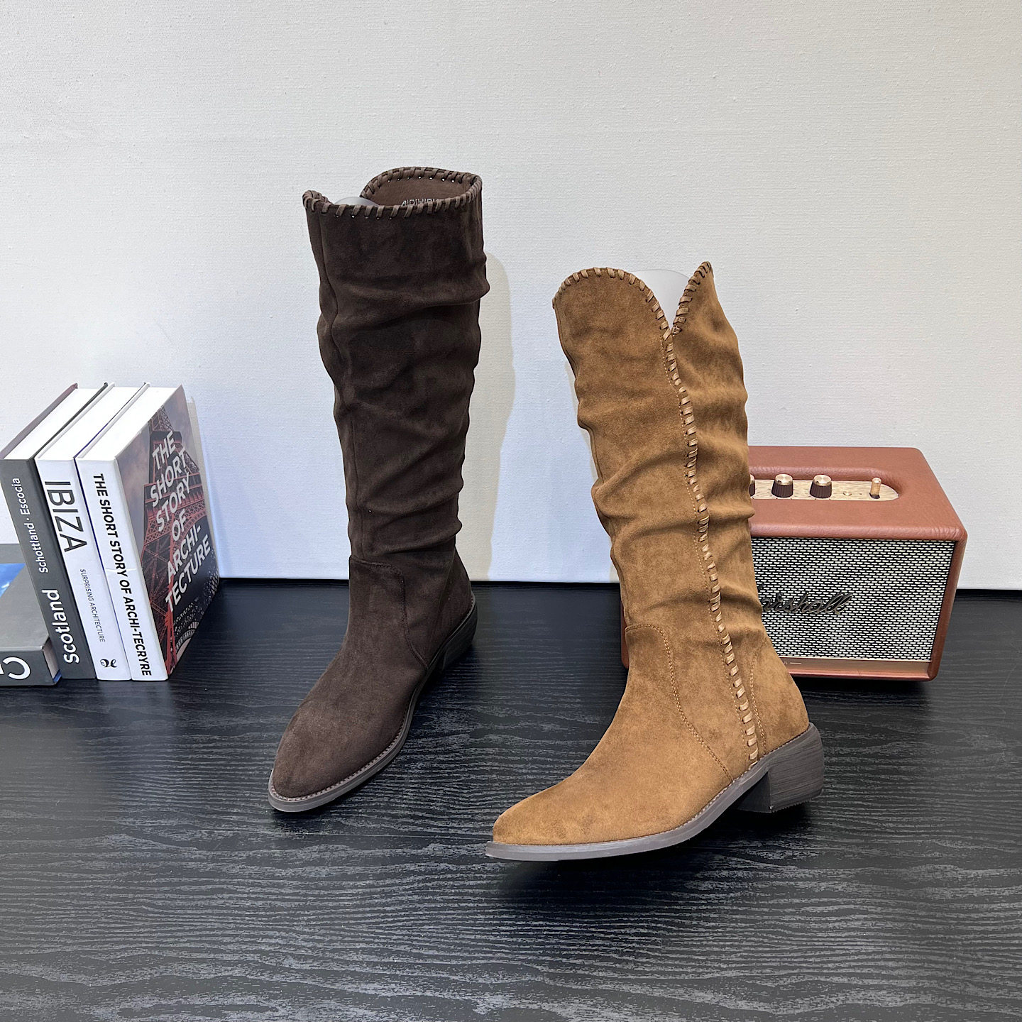 2025新款法式复古磨砂圆头粗跟西部牛仔靴女新款V口中跟不过膝靴