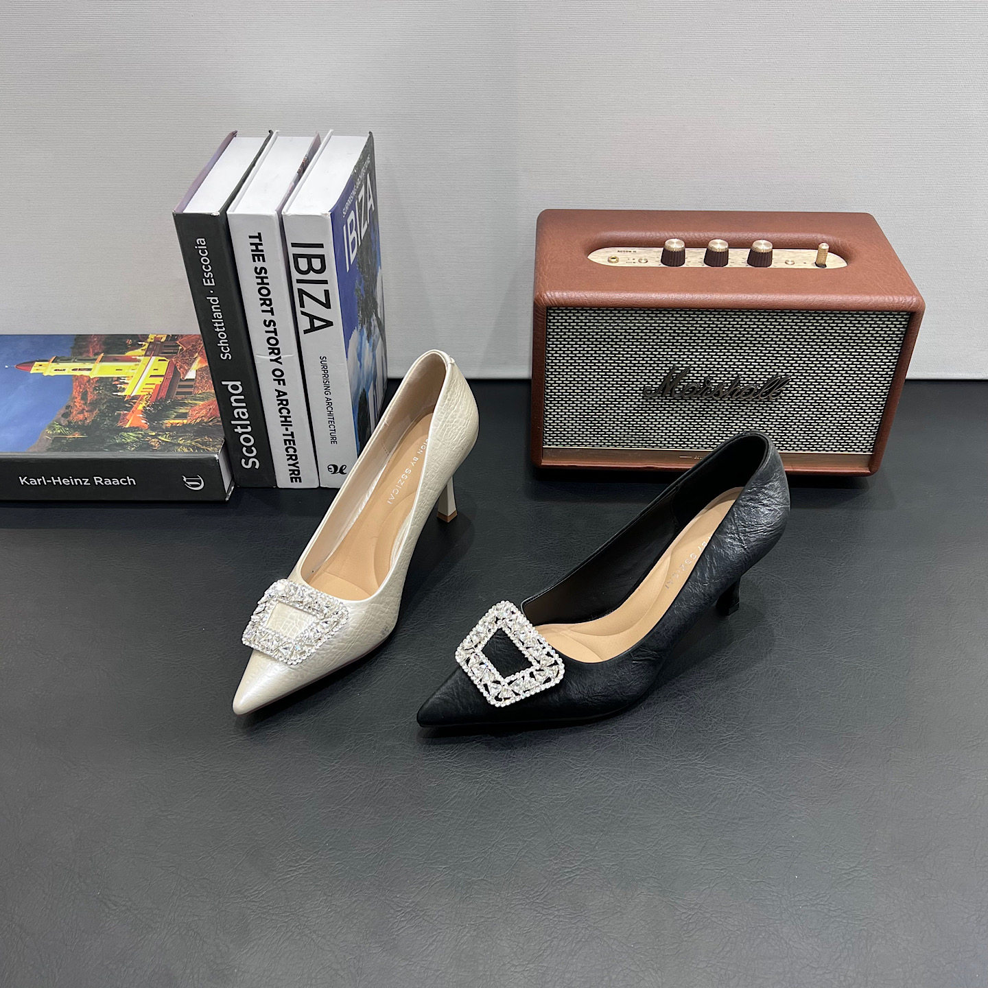 法式尖头软皮细跟单鞋女2026春季新款中跟浅口软底百搭高跟伴娘鞋