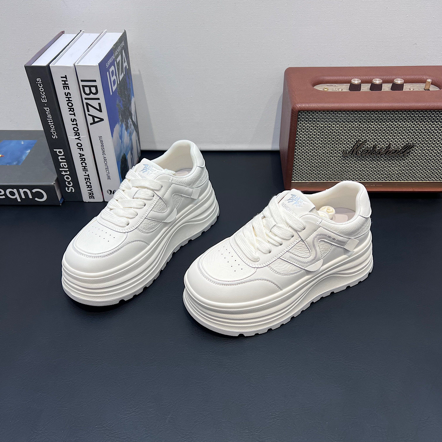 小个子厚底增高板鞋女2026春季新款小白鞋时尚百搭轻便舒适休闲鞋