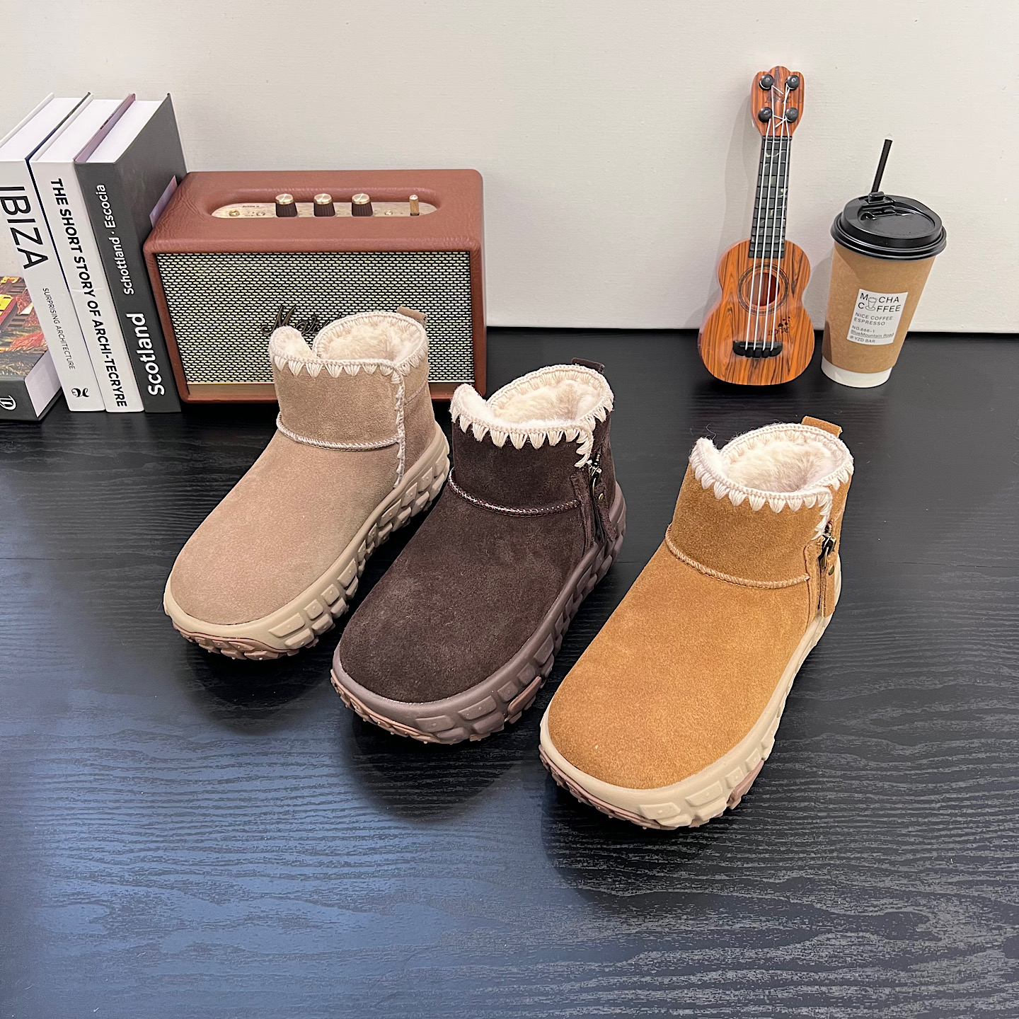 2025冬季新品牛皮舒适防滑轮胎底雪地靴加厚保暖绒里厚底大棉鞋女