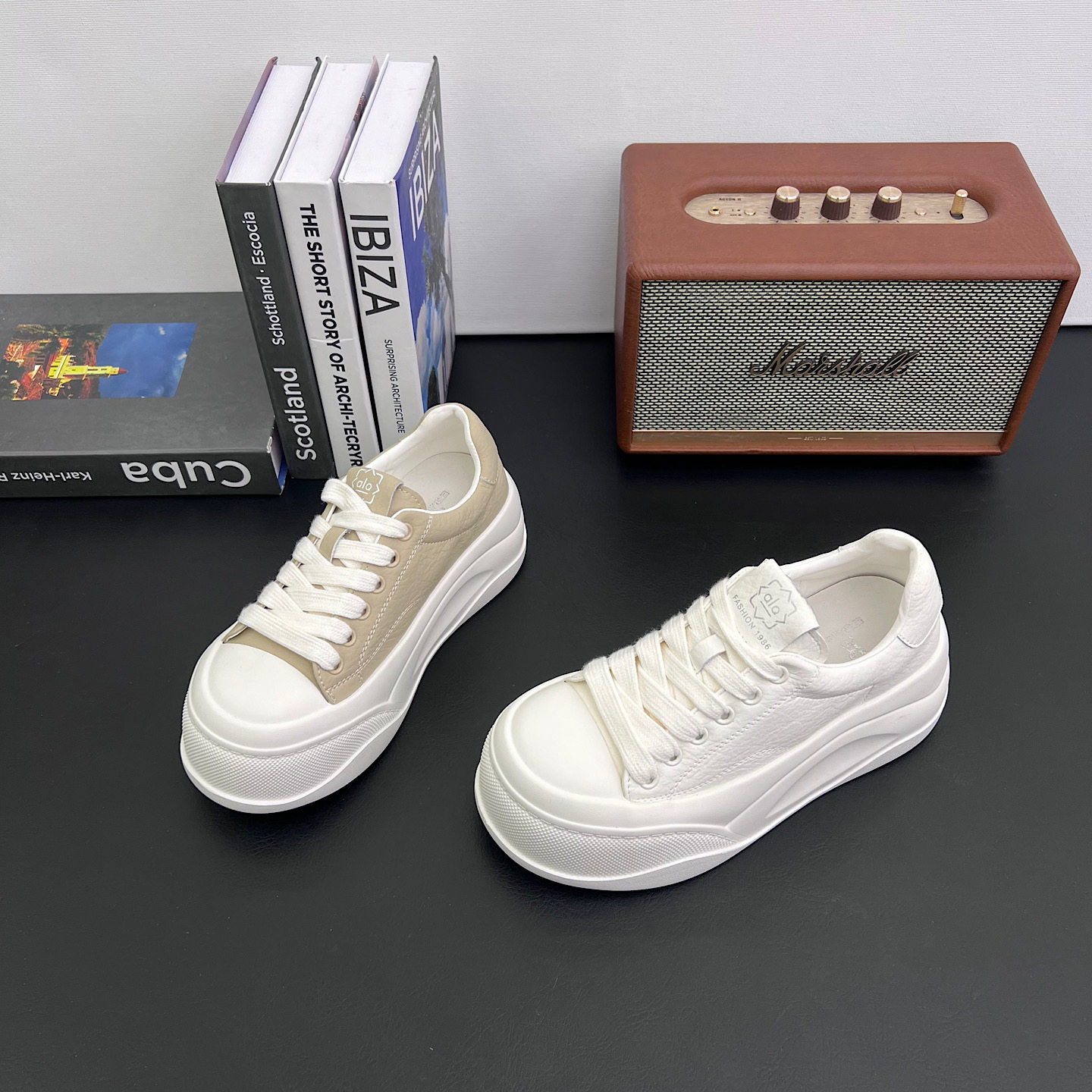 韩版超火时尚休闲运动鞋女2026春季新款百搭厚底增高板鞋透气女鞋