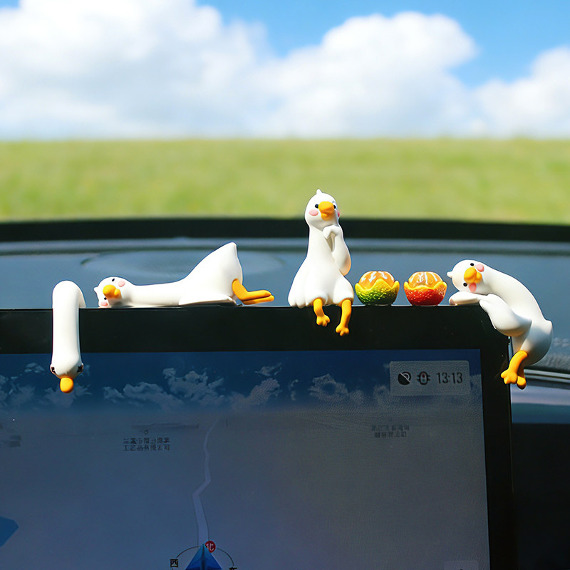 汽车显示屏迷你小摆件车内趴趴公仔中控台装饰用品车载饰品小鸭子