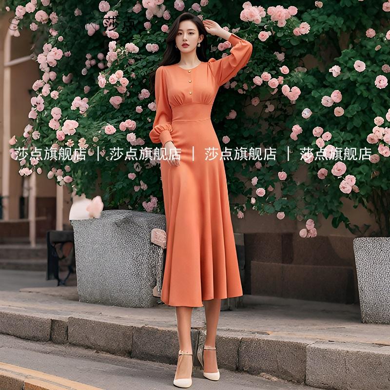 2025新款橙色圆领长袖连衣裙女春秋减龄气质裙子收腰长裙高级感