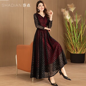 2026春秋新款长袖蕾丝连衣裙收腰显瘦长裙V领长款过膝时尚大摆裙