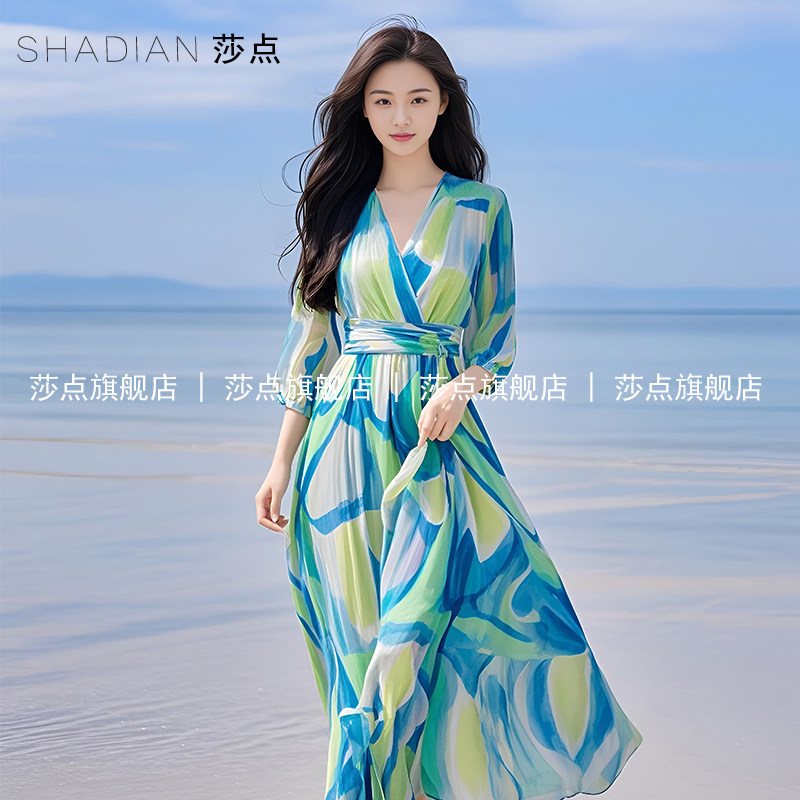2026新款多巴胺掐腰裙V领连衣裙女夏气质长裙长款海边度假沙滩裙