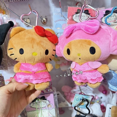 日本三丽鸥hellokitty黑皮挂件
