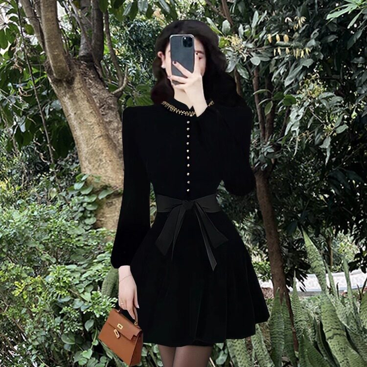 伯拉德千金赫本风黑色丝绒长袖连衣裙女短款生日轻礼服小黑裙宴会图片
