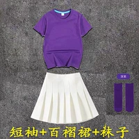 Сиреневая юбка в складку, носки