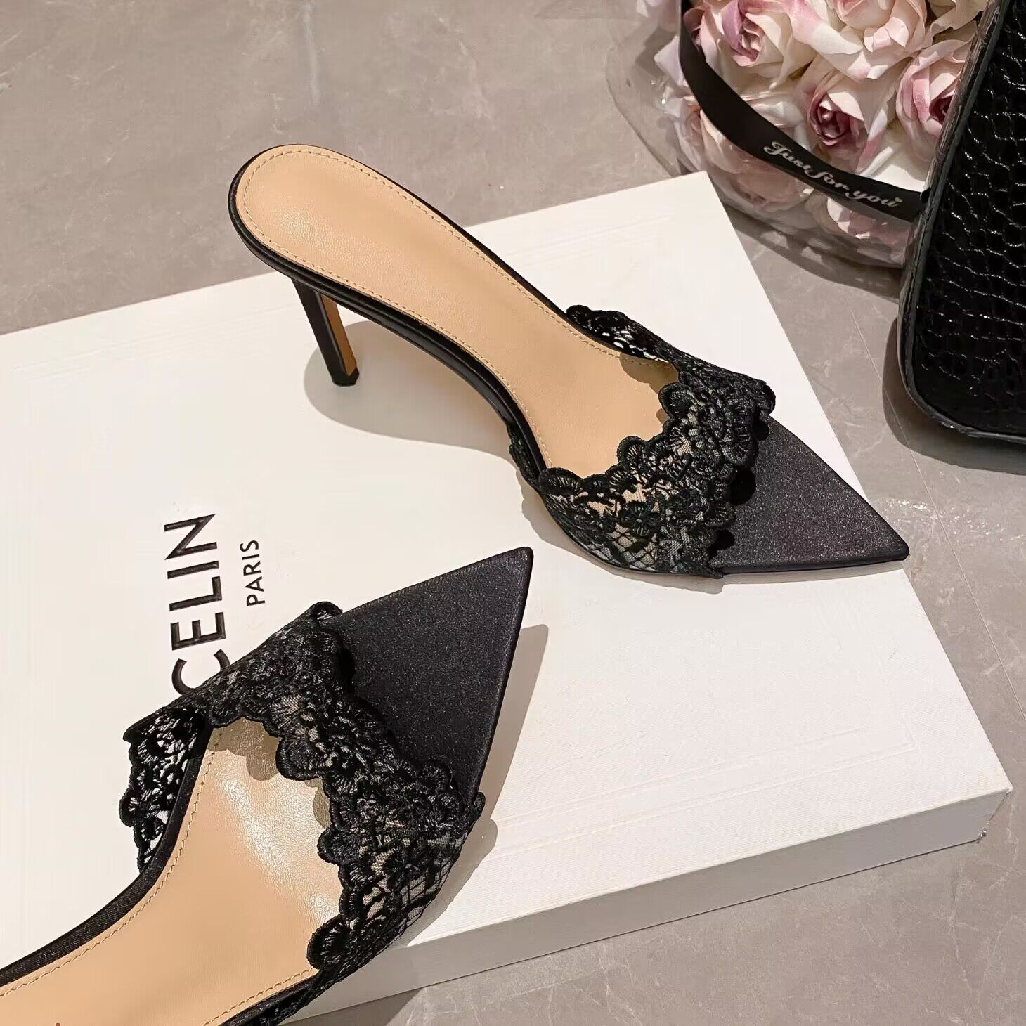 性感风蕾丝尖头细跟宴会高跟鞋女黑色气质香槟金刺绣高跟凉拖外穿