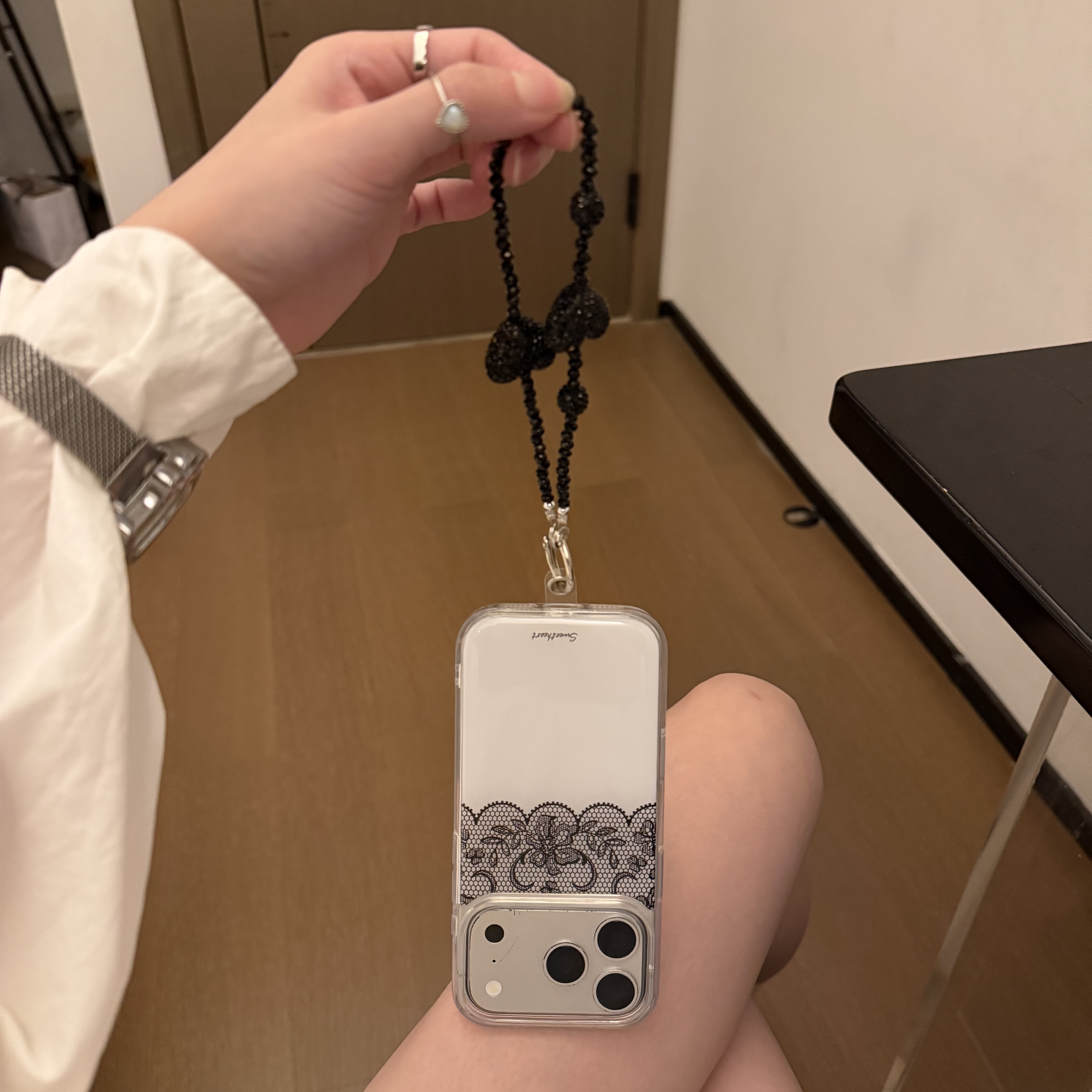 韩系ins纯白气质黑蕾丝简约闪钻爱心手提适用苹果15Promax手机壳16女16pro苹果17promax韩15苹果17Pro
