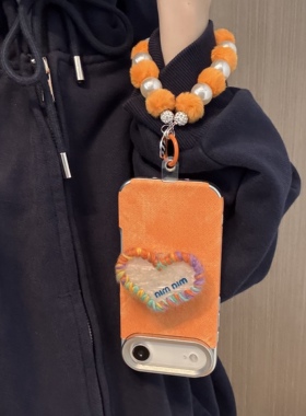 ins欧美气质橙色秋冬毛绒爱心英文支架毛绒手提适用苹果14Promax手机壳16女16pro苹果17promax韩15苹果17Air