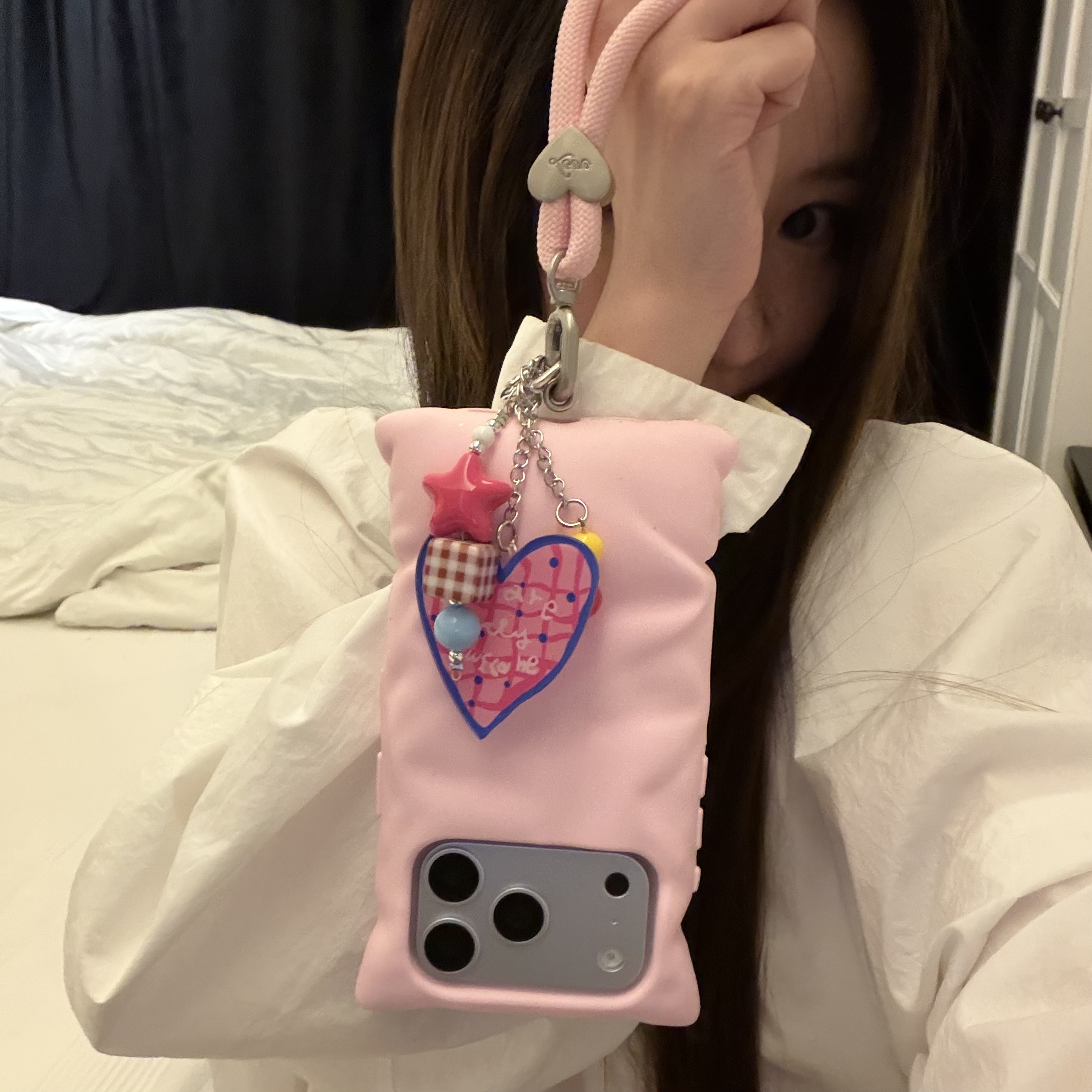 ins可爱粉抱枕立体爱心格纹手提适用苹果15Promax手机壳16女16pro苹果17promax韩15苹果17Pro