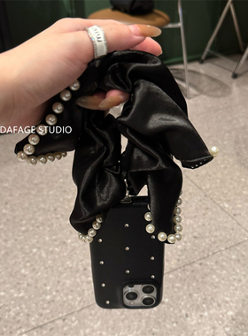 ins气质闪钻黑色丝绸珍珠腕带适用苹果14Promax手机壳16女13pro苹果15promax韩15