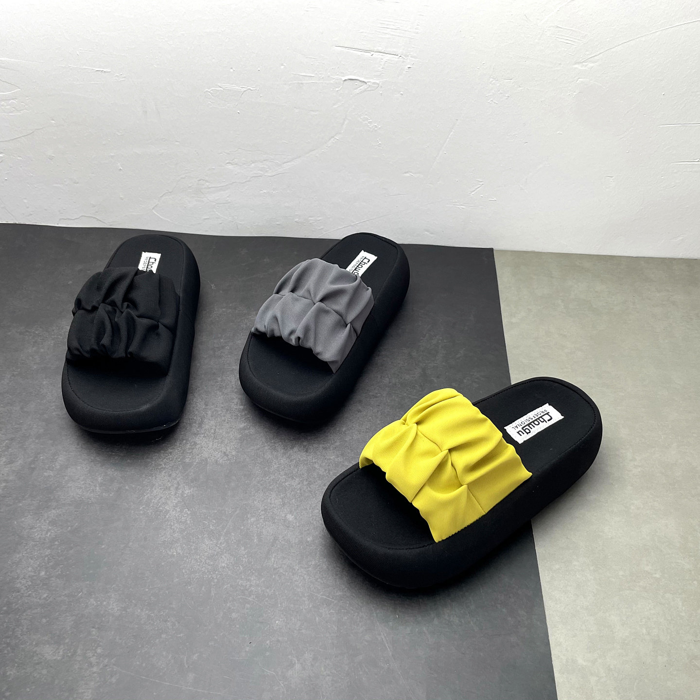 2026夏季褶皱厚底一字拖女夏新款外穿防滑软底时尚凉拖鞋