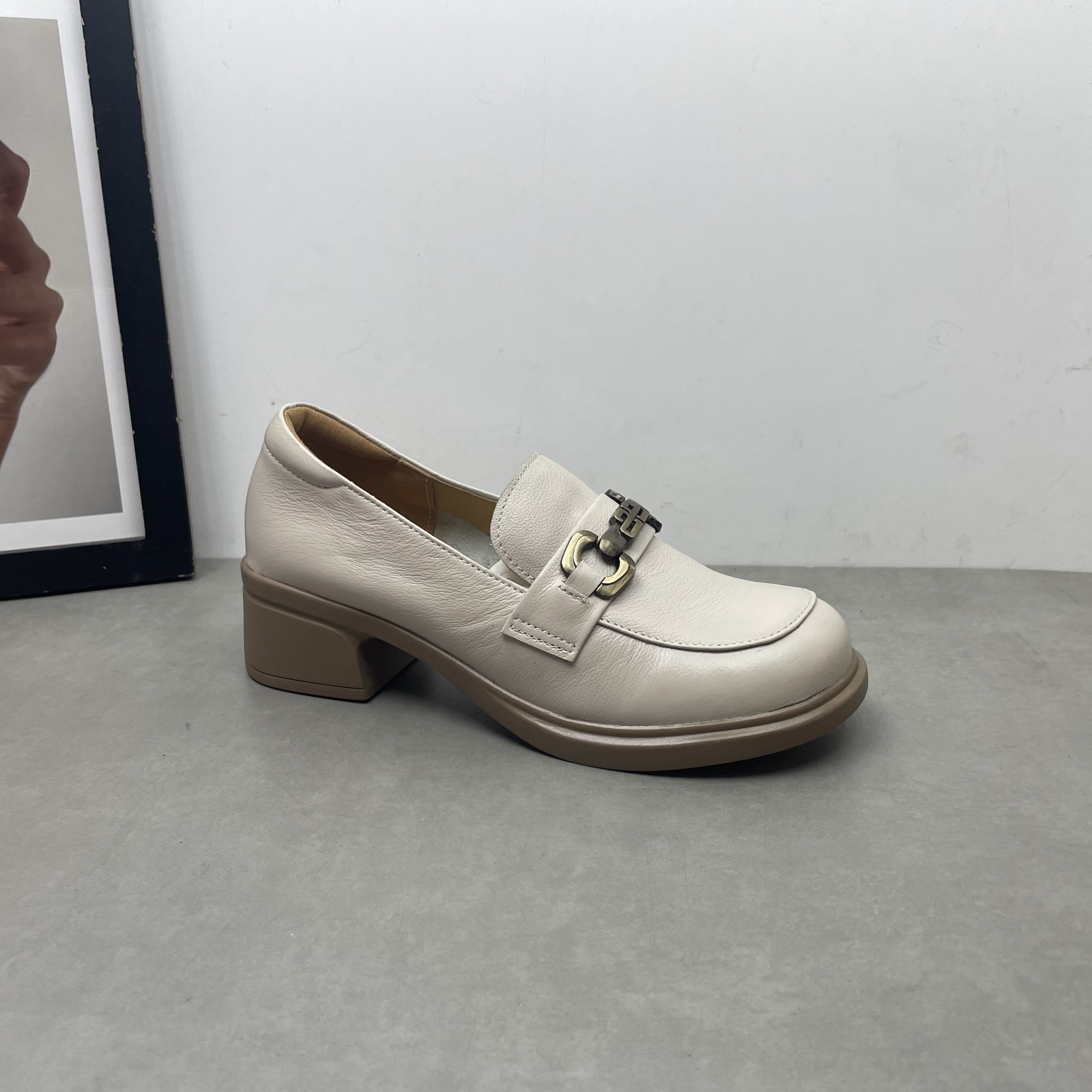 断码清仓处理2025秋季新款羊皮一脚蹬英伦风粗跟乐福鞋休闲女单鞋