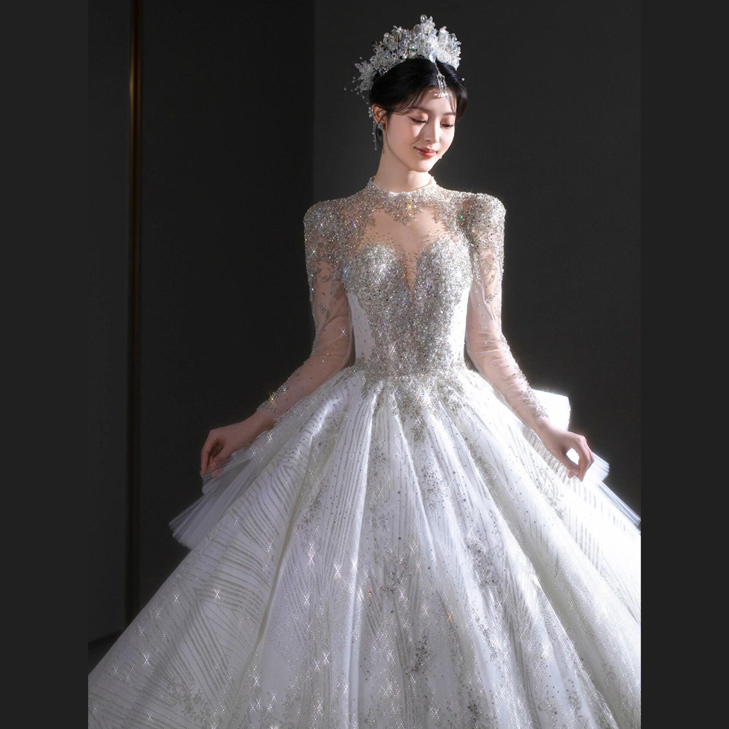 长袖高定轻婚纱礼服新娘2026新款图片
