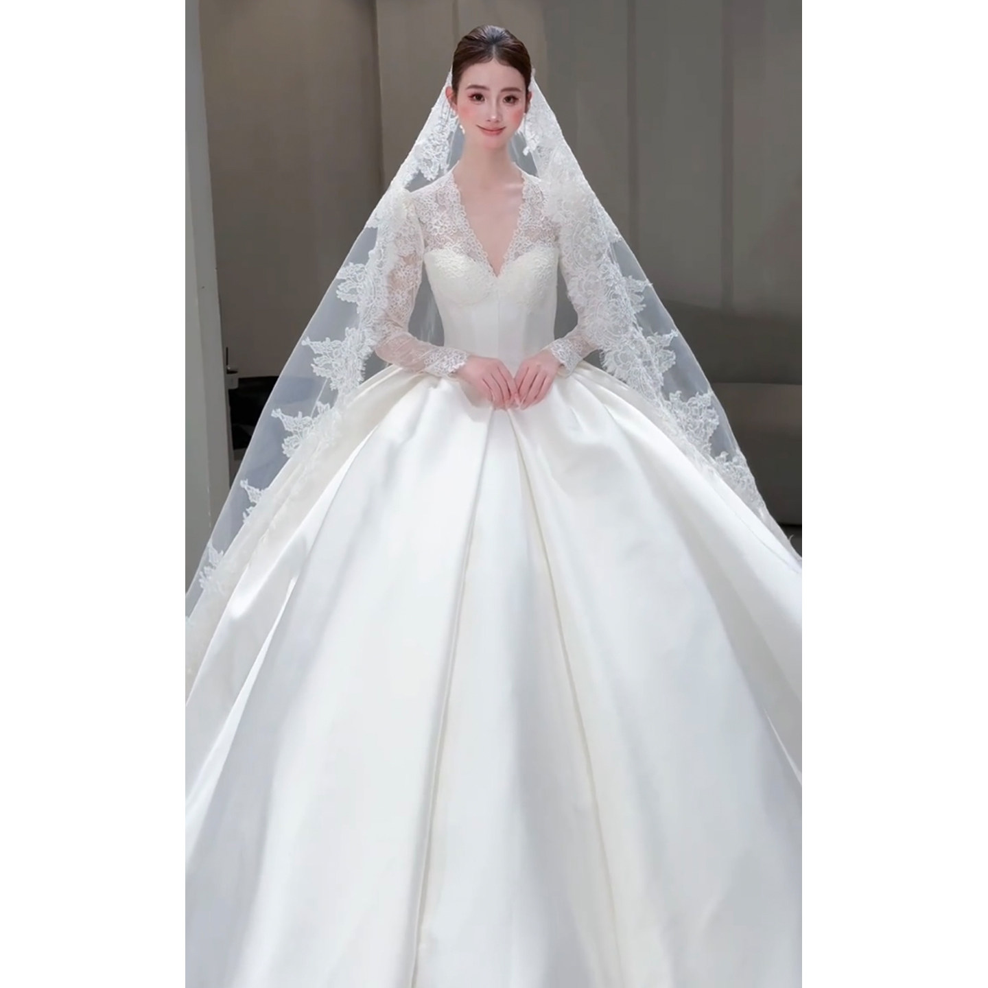 重工长袖缎面v领婚纱女2026新款