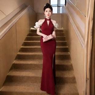 2026年红色晚礼服宴会高级感高端轻奢挂脖法式绝美晚宴敬酒服开叉