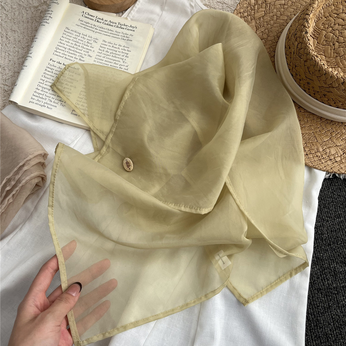 春夏季半透轻薄丝巾女百搭护颈围巾飘逸装饰方巾夏季包头巾发带