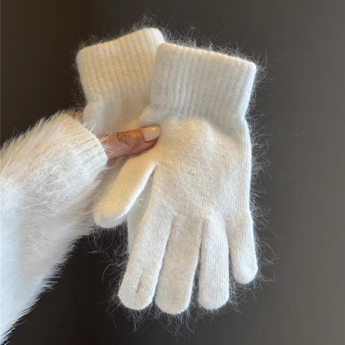 纯白色简约基础款保暖可爱针织手套少女露指可触屏全指学生手套