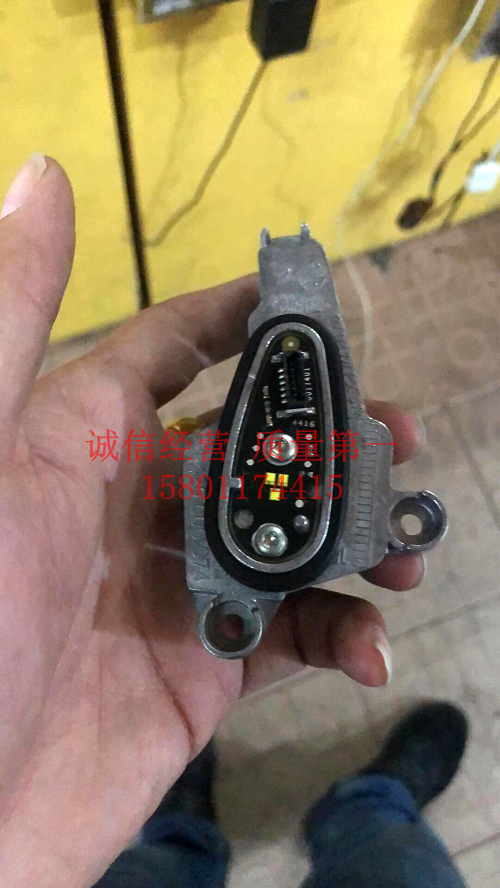 奥迪A5A6A7途锐大灯奔驰控制模块A1大灯LED控制器散热器电脑单元