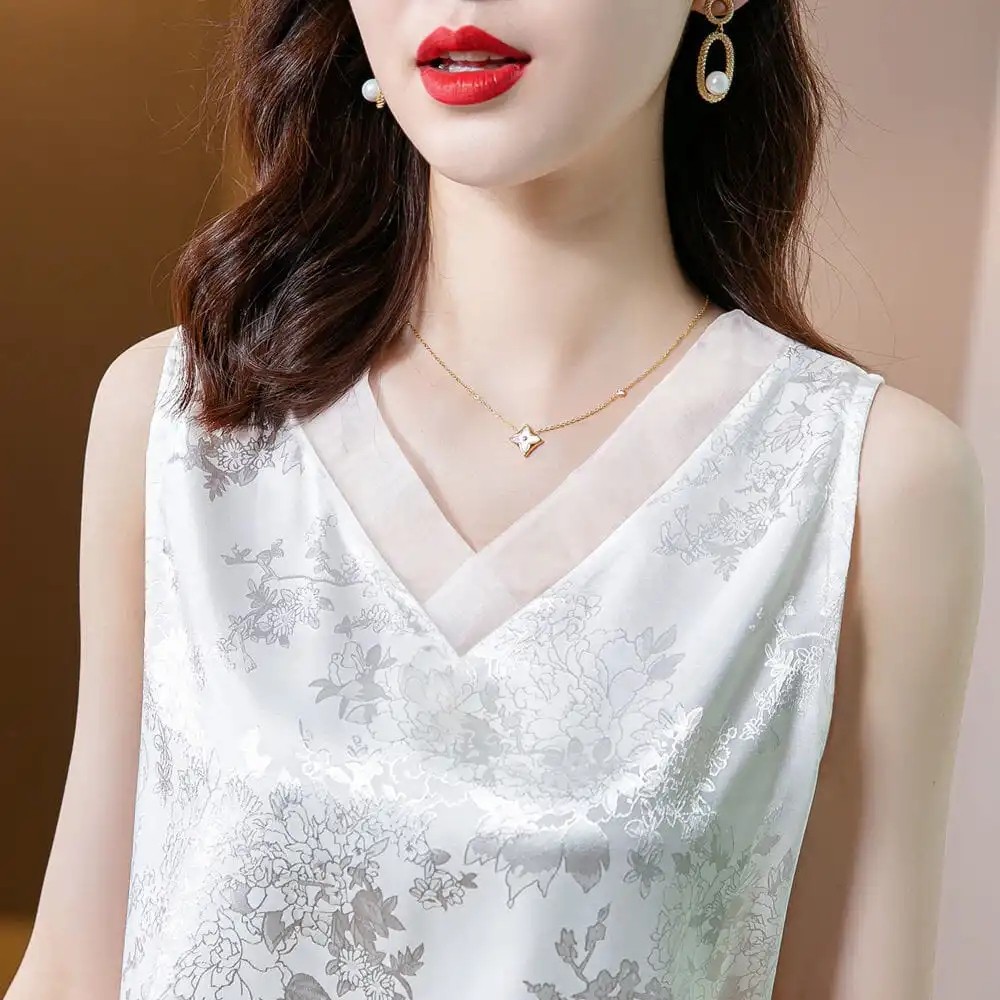 缎面V领打底背心女外穿宽松吊带西装内搭妈妈装夏装白色无袖T恤潮,女装/女士精品,背心吊带,淘宝优惠券,粉丝福利购,淘宝优惠卷