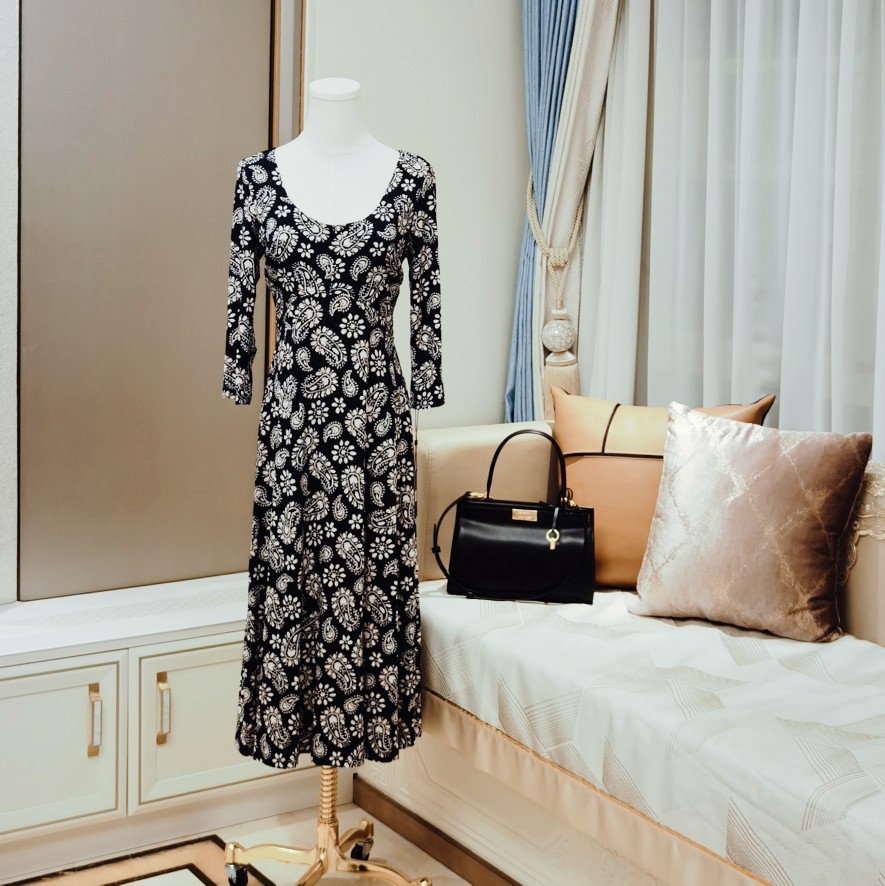 妈妈连衣裙女2022春季名媛气质裙子复古锁骨显瘦内搭tom同款柔软