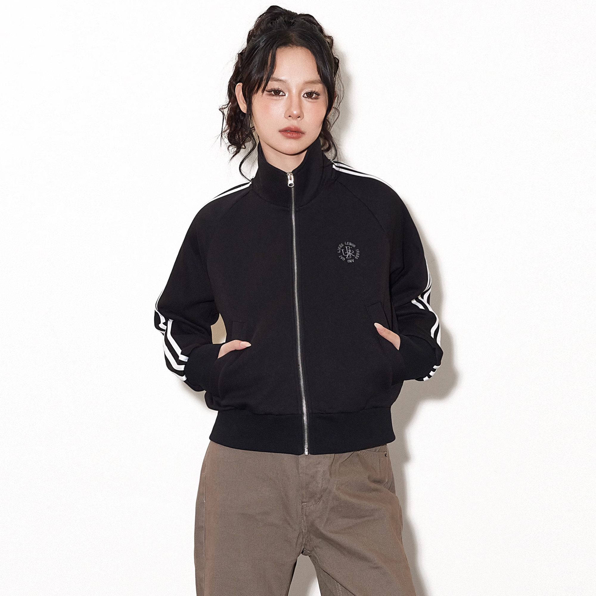Beikastudios三道杠黑色外套女短款2025春新款开衫运动立领卫衣
