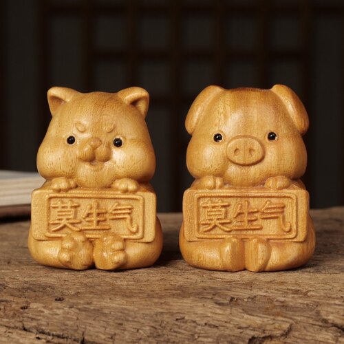 木雕十二生肖猪狗莫生气文玩手把件黄金檀可爱摆件玄关办公室装饰