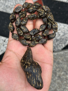 印尼达拉干瘤疤结随型沉香多文玩木质手把件男女士挂件饰品约55克