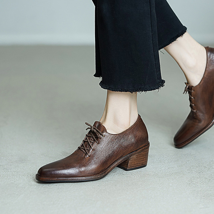 水洗马皮复古棕色尖头中跟单鞋