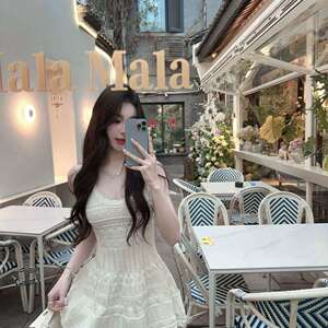 筱漂亮-初恋小白花气质U领钩花镂空收腰显瘦连衣裙H0351