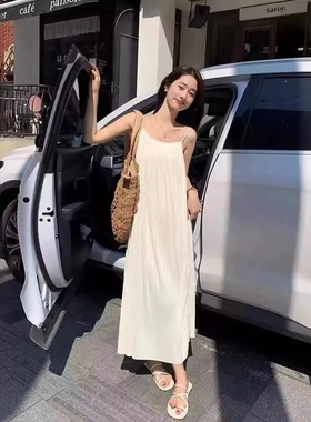 夏季小个子宽松褶皱吊带裙高级连衣裙气质简约百搭褶皱千叶裙