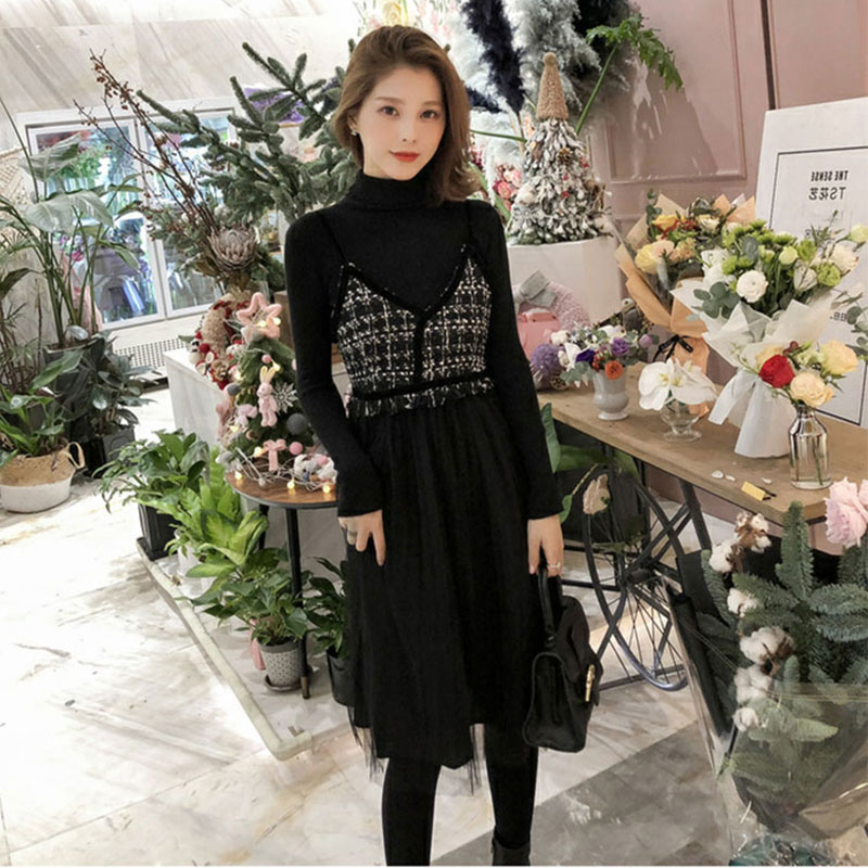 Small fragrance temperament goddess fan woolen back with black skirt in autumn and two pieces of dress