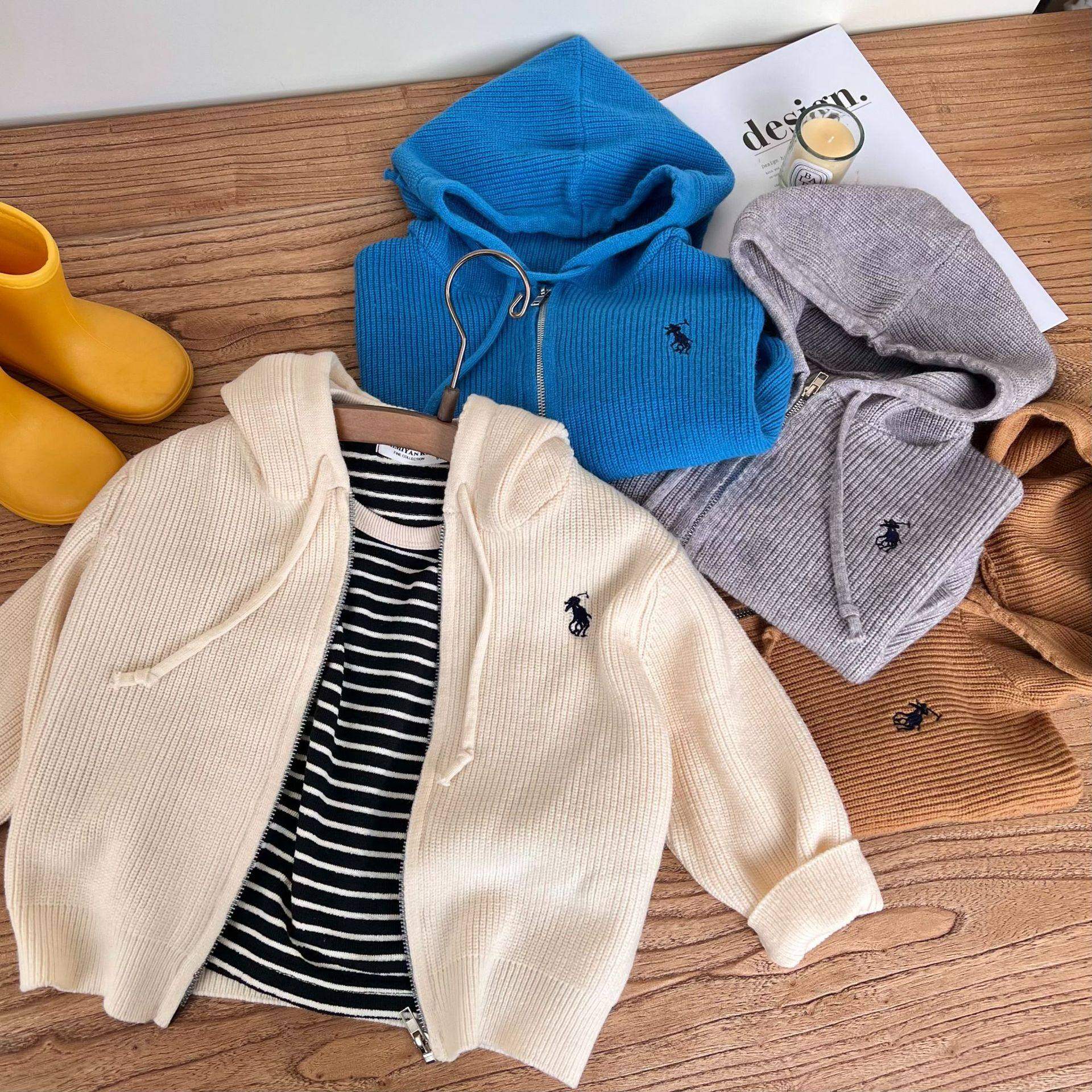 儿童毛衣男童2026新款连帽针织衫女孩宝宝纯色刺绣拉链针织衫韩版