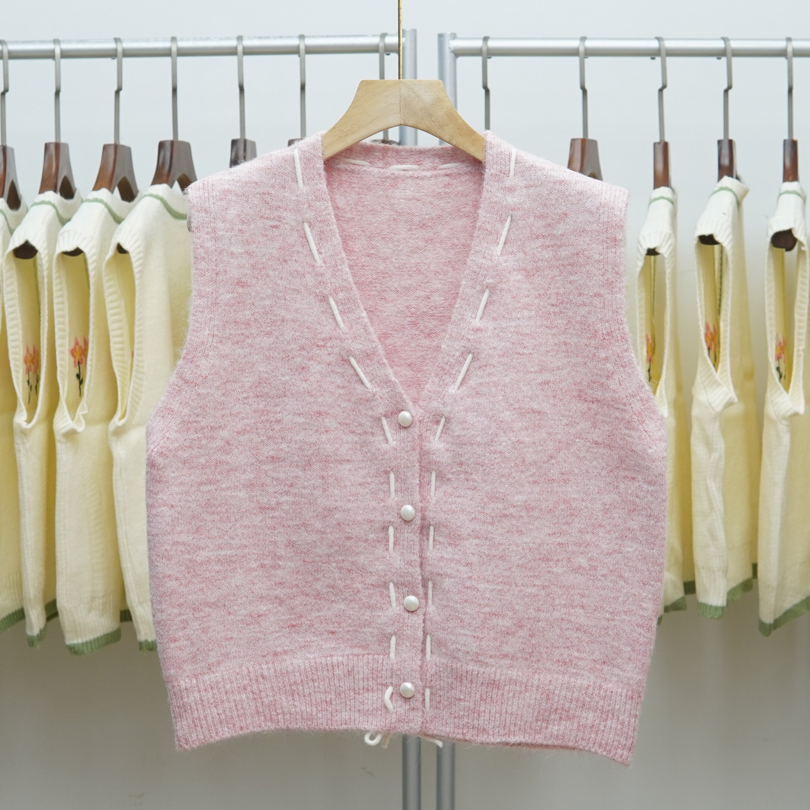 432韩版编绳V领粉色针织开衫马甲女百搭叠穿纯色宽松背心坎肩