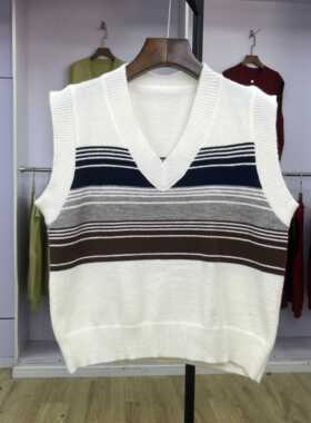 652条纹V领马甲背心女秋冬季新款外搭复古叠穿无袖短款毛衣马夹