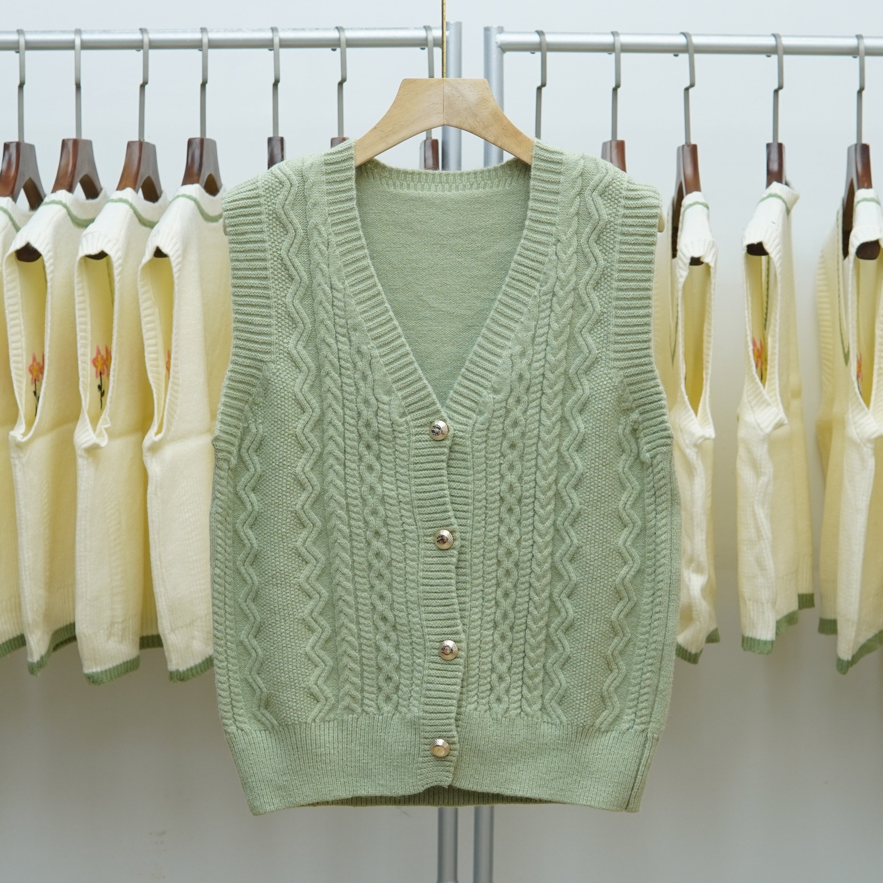 669复古编织风V领麻花针织马甲女无袖纯色百搭修身坎肩开衫背心