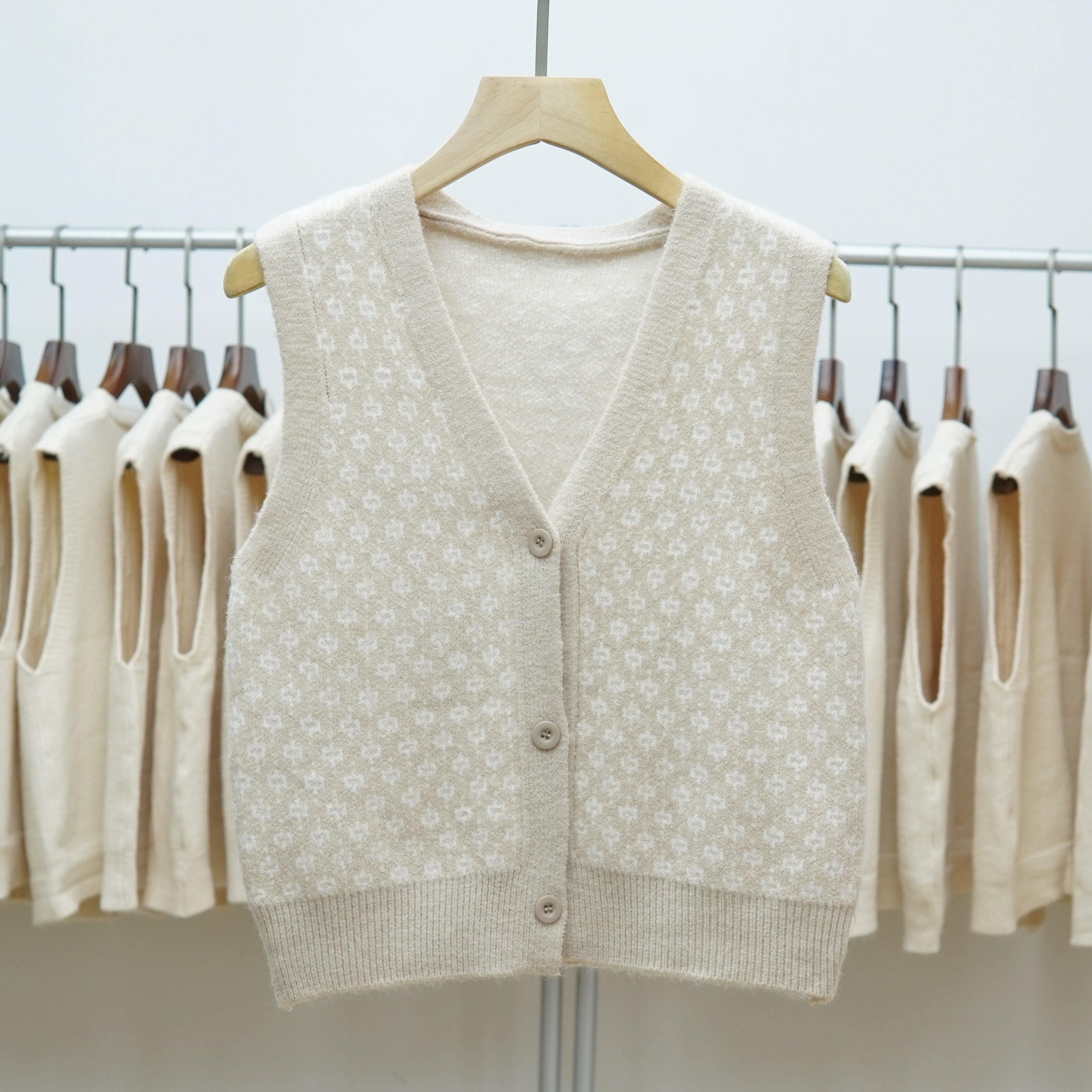 628 2025秋冬新款V领针织马甲女格子短款百搭坎肩背心毛衣外套,女装/女士精品,马夹,淘宝优惠券,粉丝福利购,淘宝优惠卷