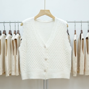 661 2025秋冬V领短款纯色针织马甲背心女士短款叠穿坎肩毛衣开衫