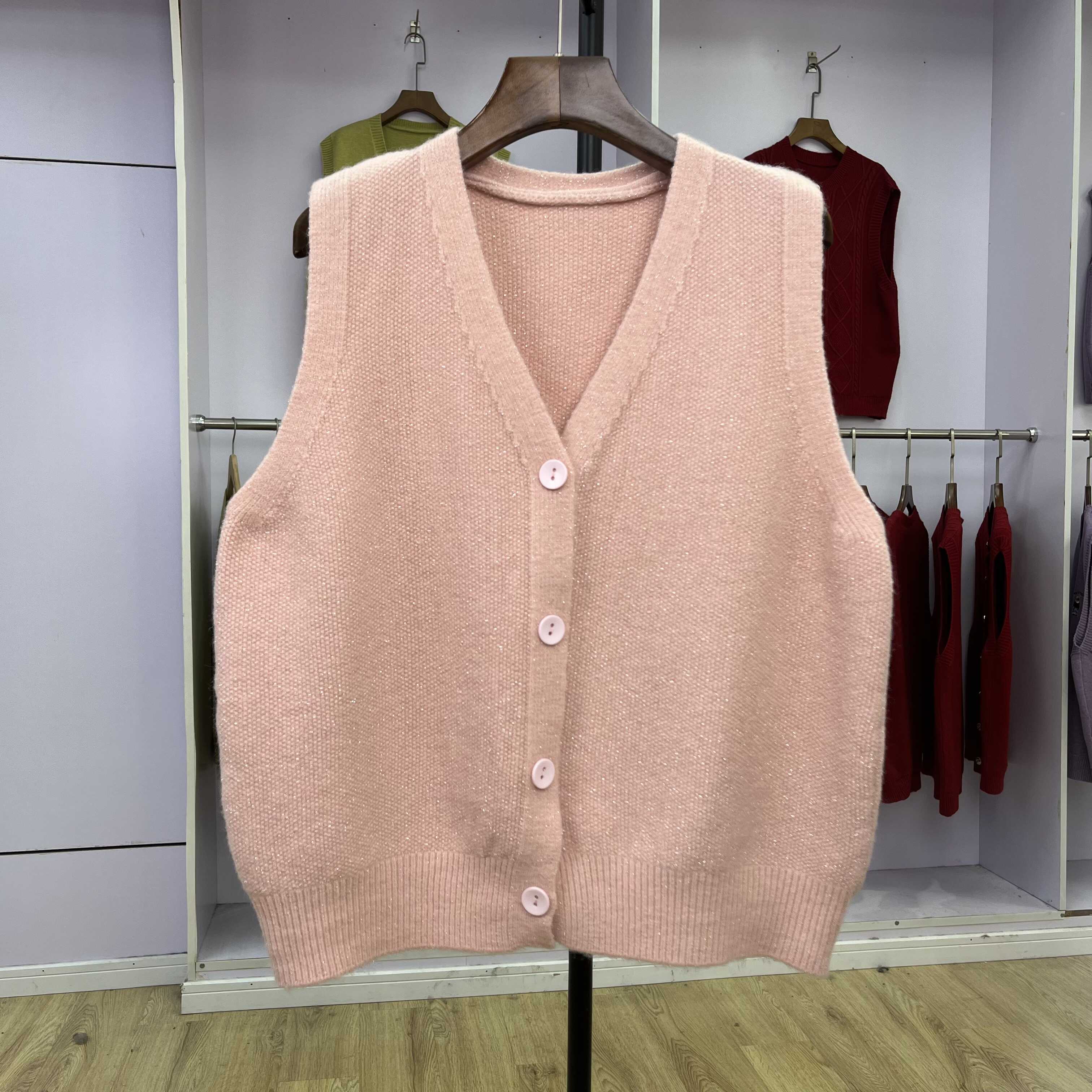 粉色针织坎肩温柔系开衫V领