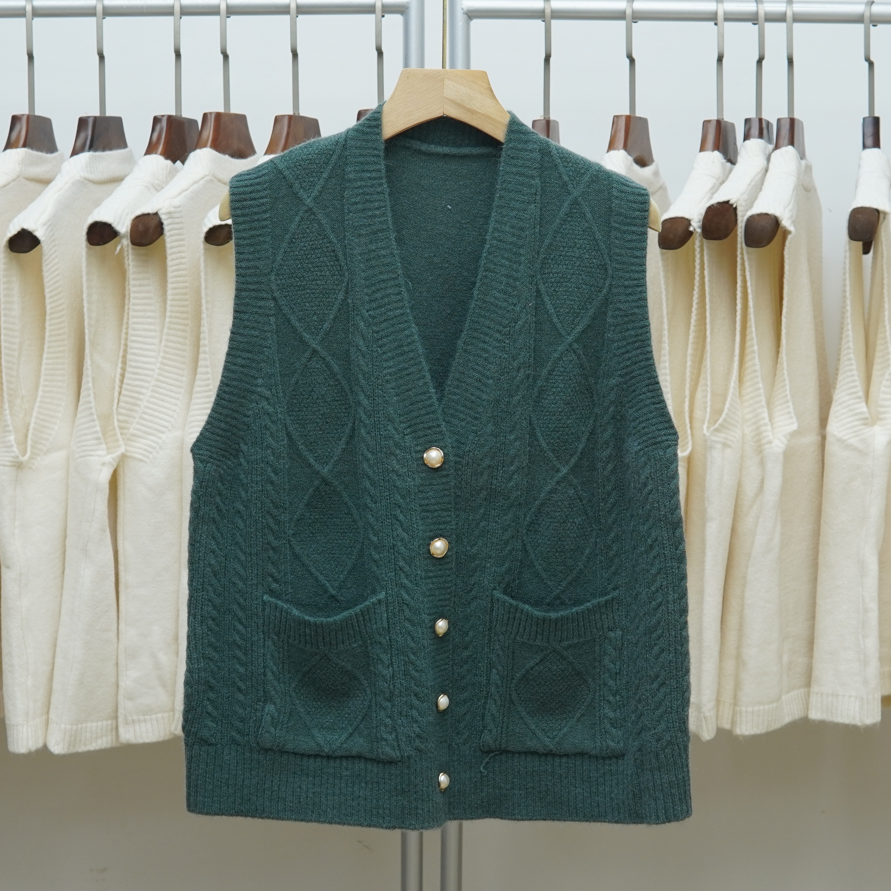 112 v领麻花双口袋2025新款秋冬宽松大码复古风针织马甲纯色背心