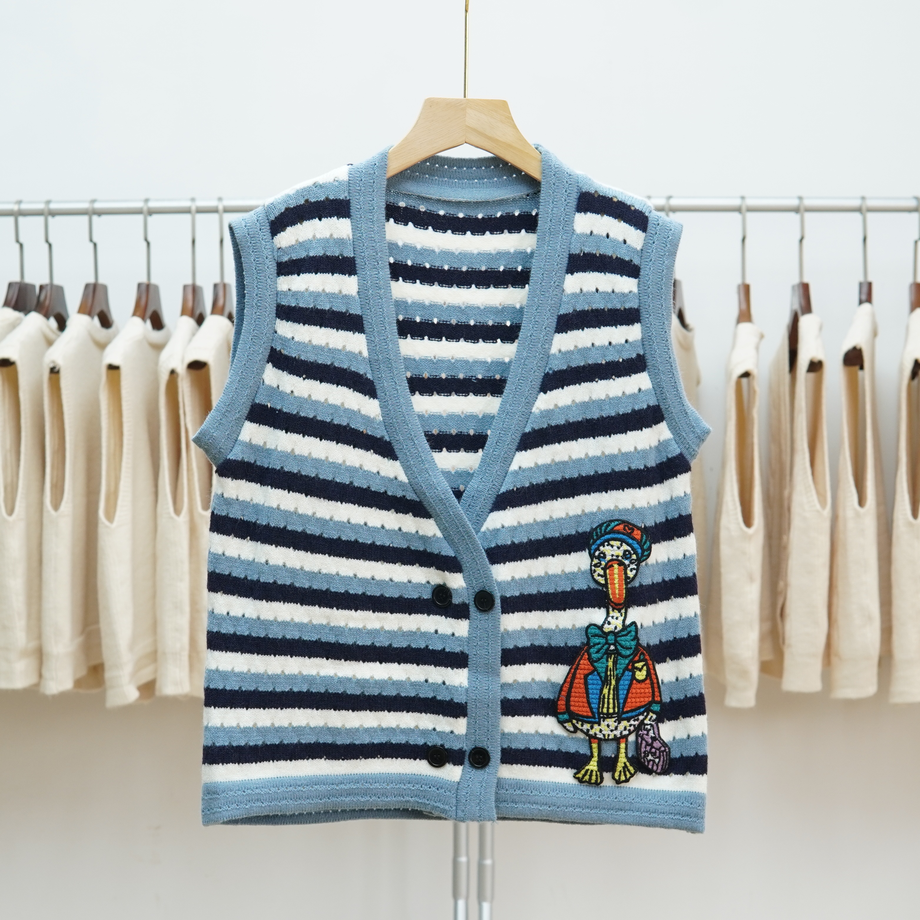 条纹卡通V领针织马甲背心女