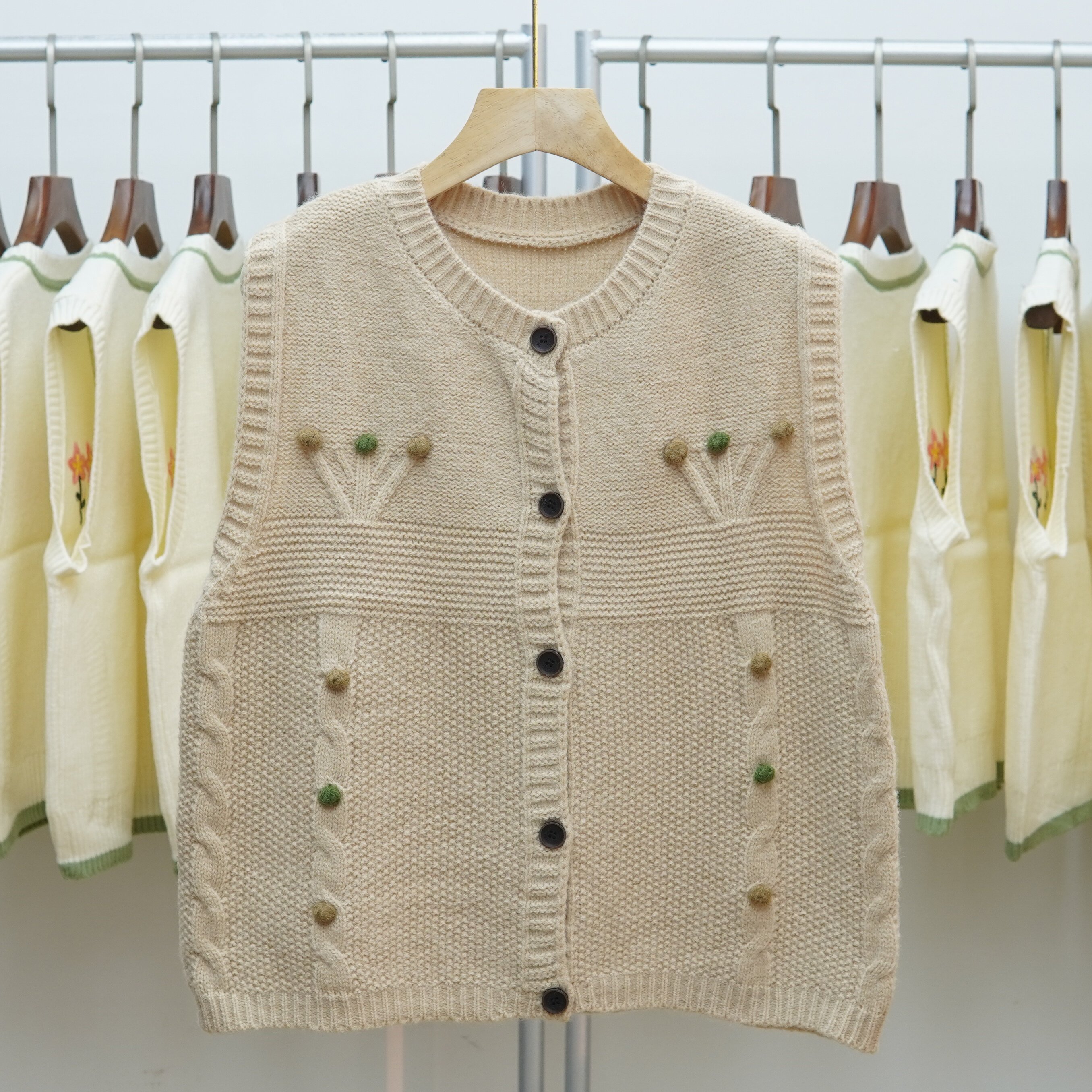 439 复古圆领针织马甲女短款纽扣开衫无袖背心小清新毛衣坎肩