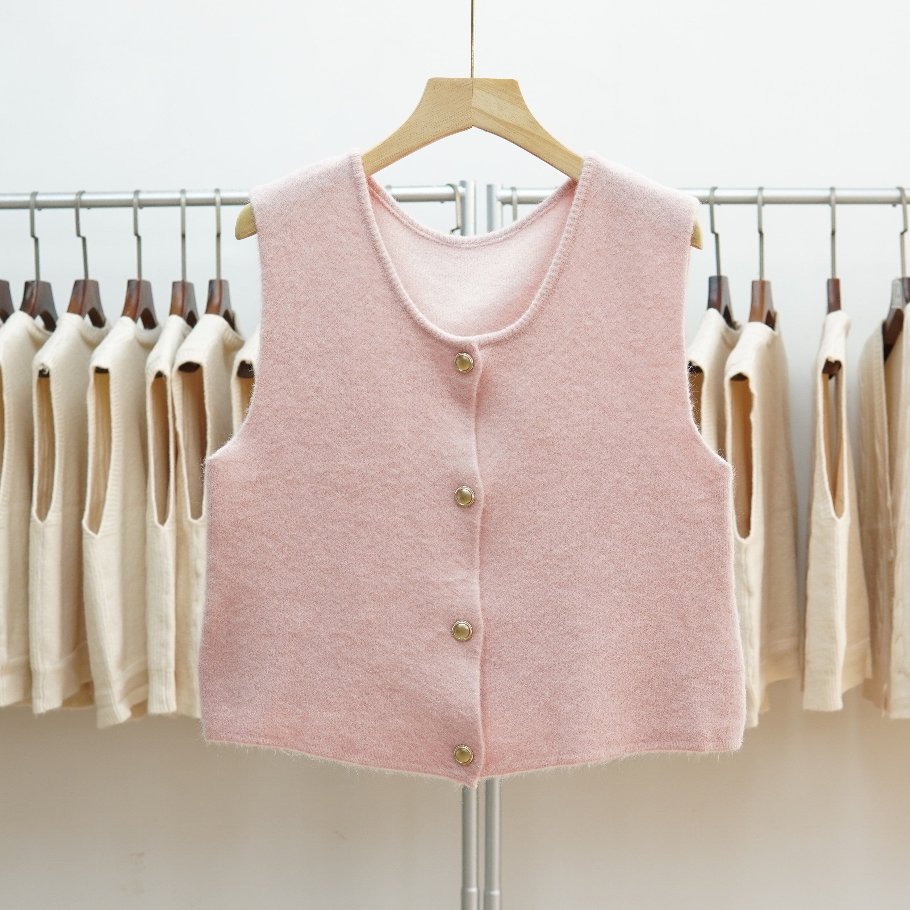 753 针织开衫纽扣马夹秋季纯色女款短款百搭洋气时尚法式毛衣上衣