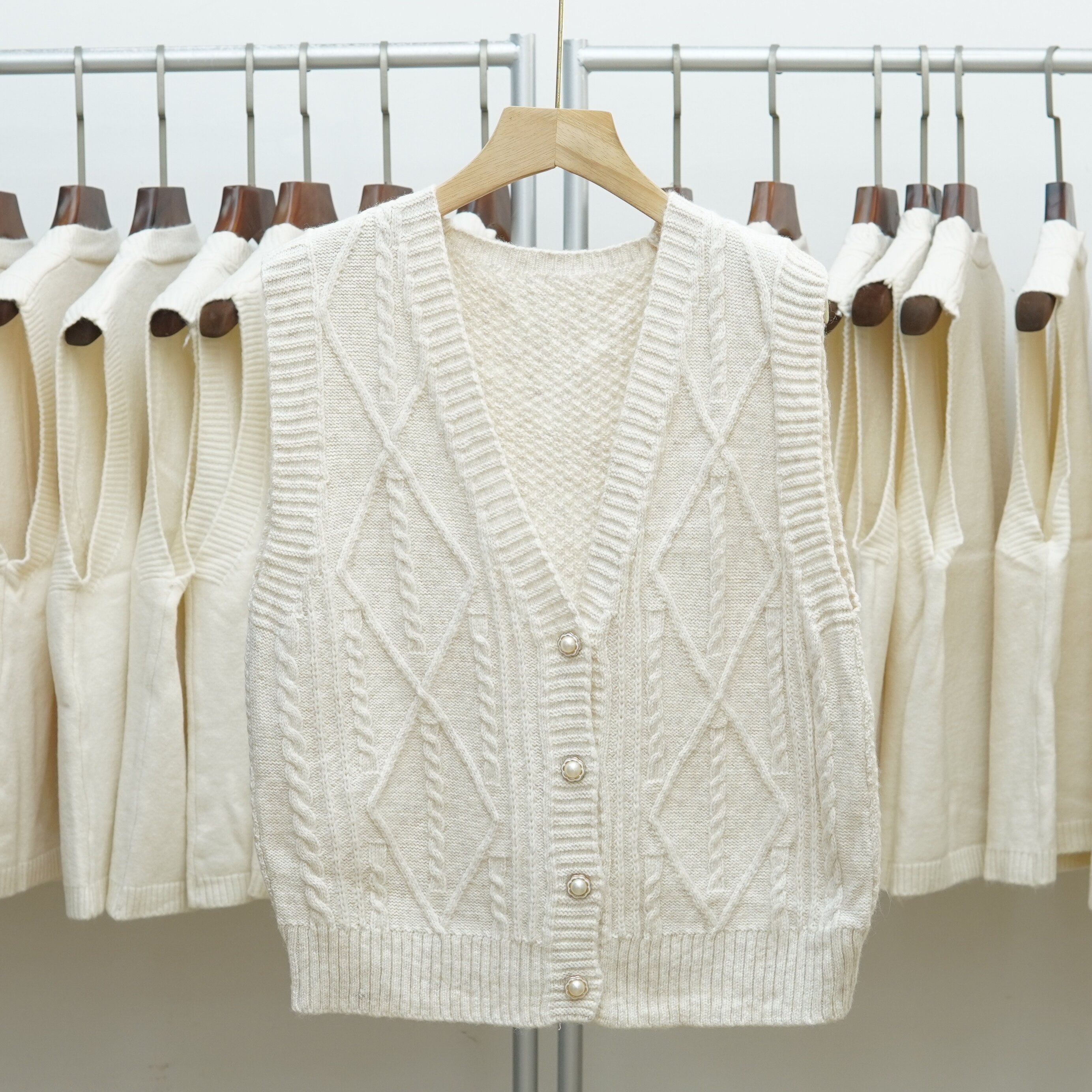 690 韩版纯色V领麻花针织开衫马甲女宽松百搭毛衣背心叠穿坎肩