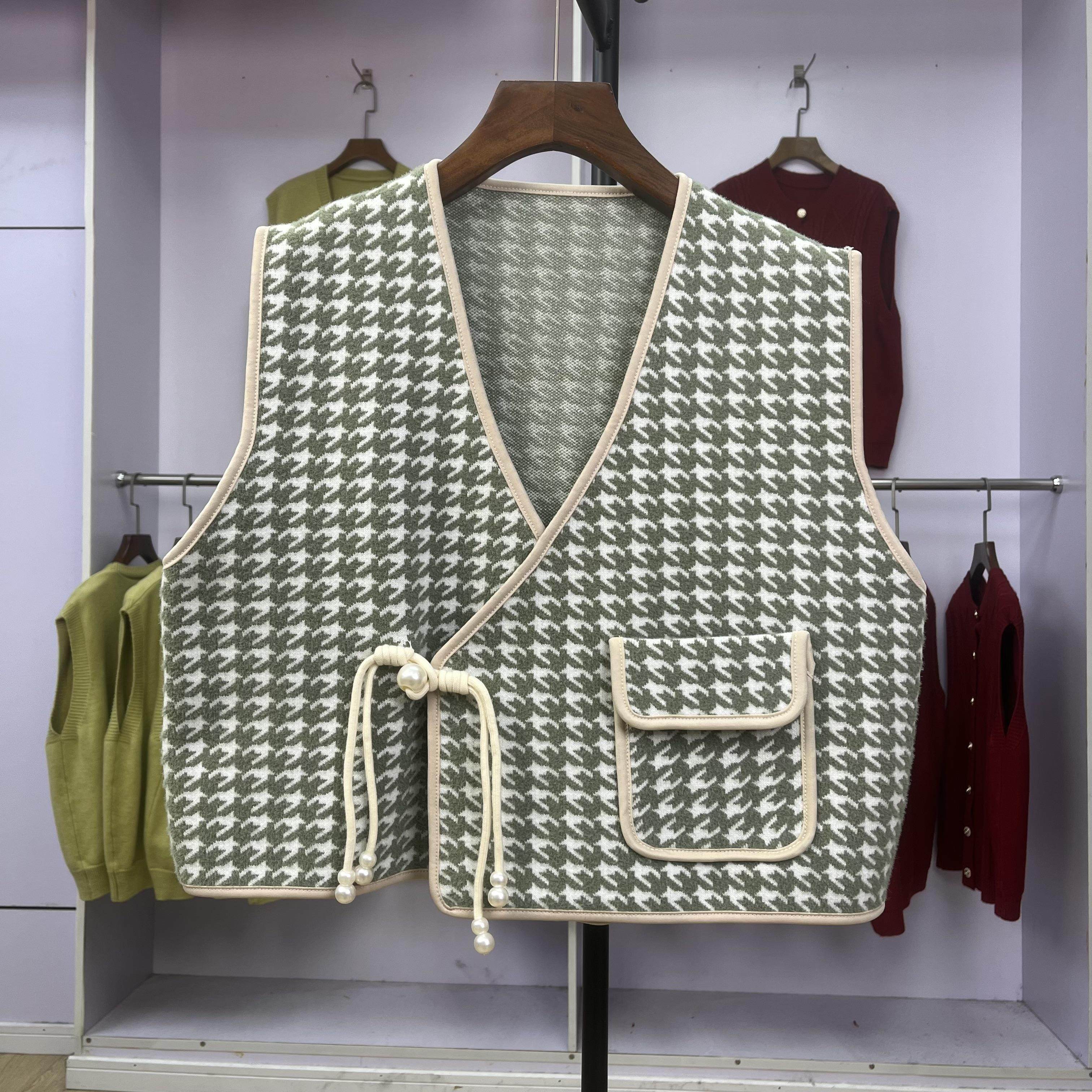 099 千鸟格盘扣中式打底衫V领大码上衣时髦洋气显瘦针织马甲背心