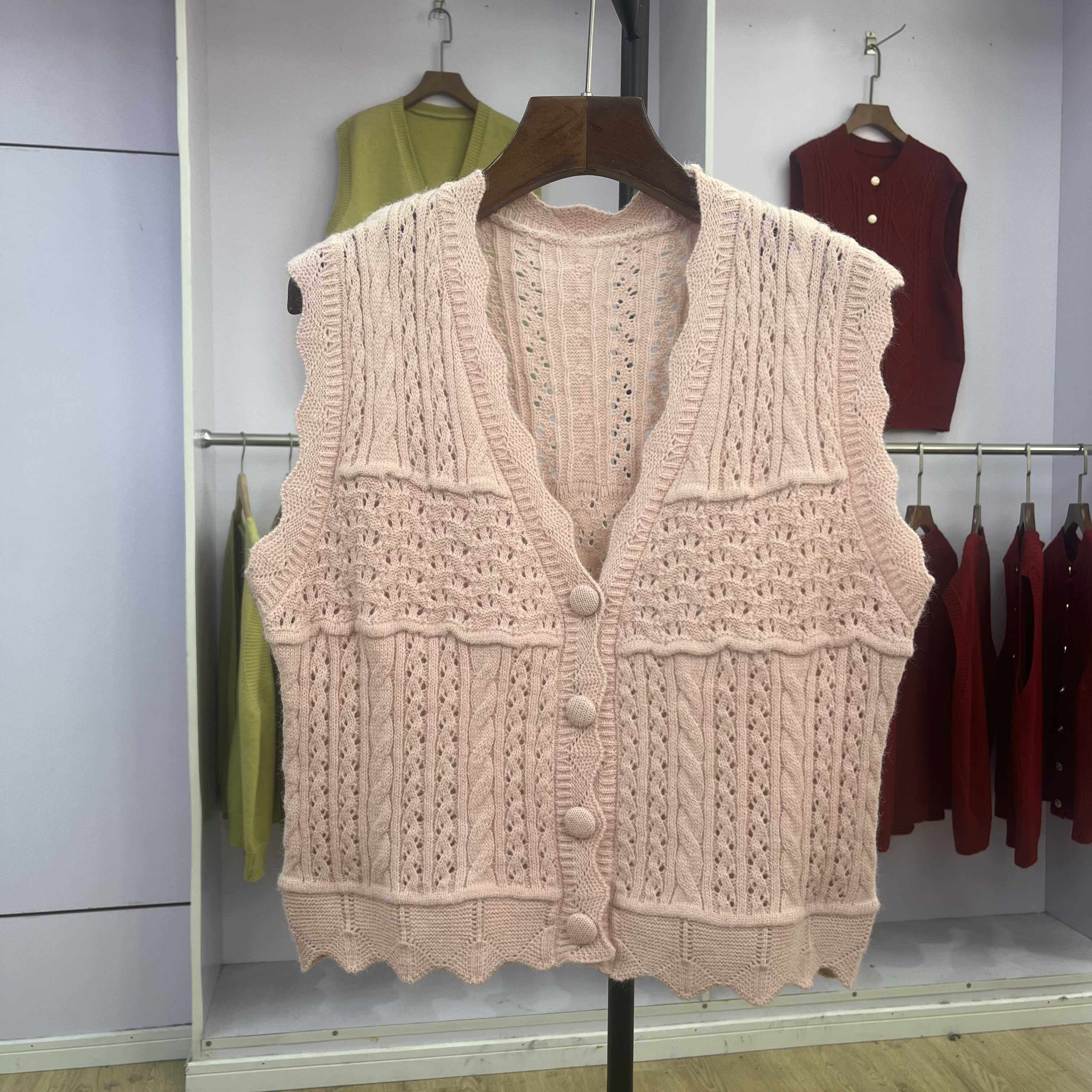 610 针织马甲女2024秋季纯色复古背心毛衣休闲坎肩粉色外搭上衣