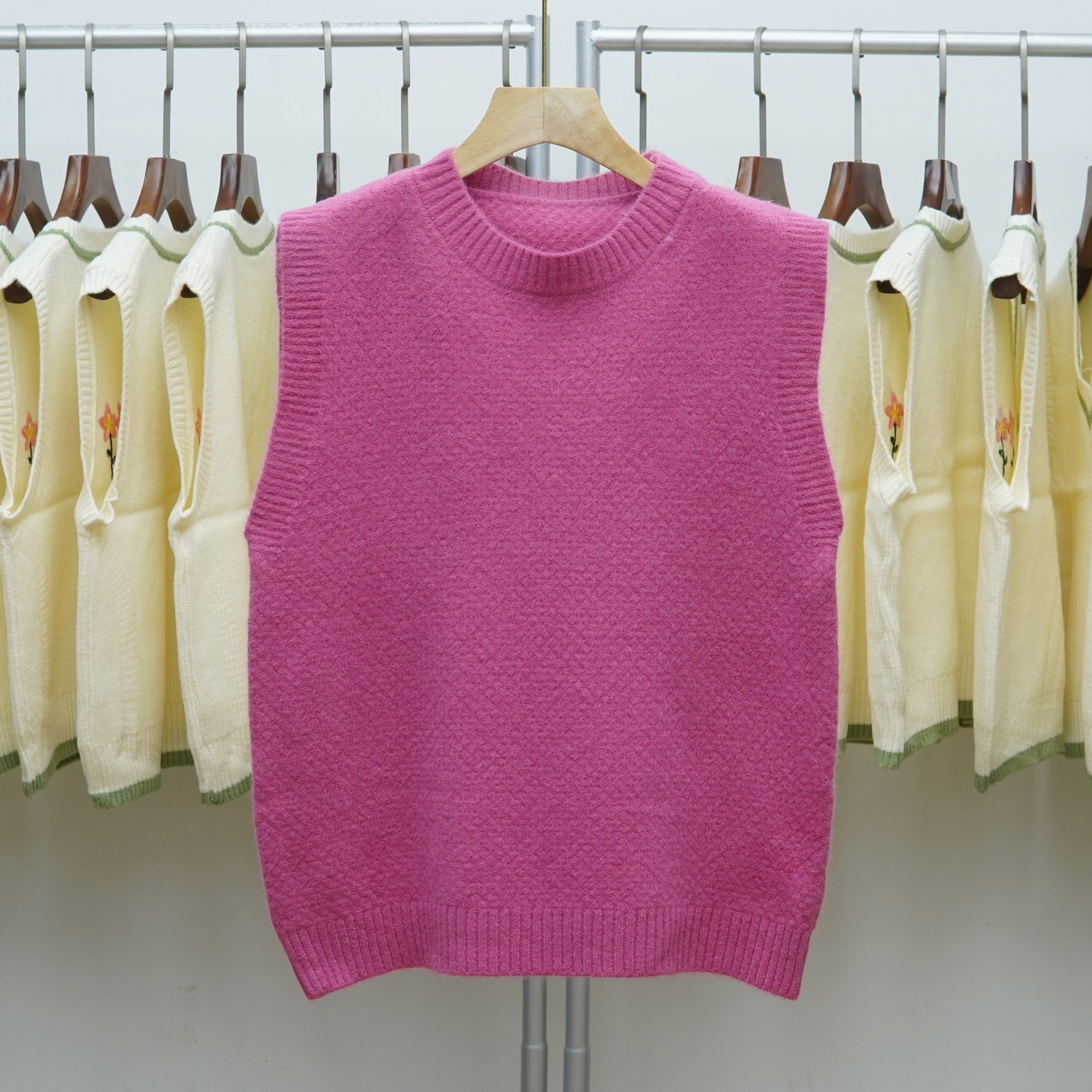 627极简风圆领针织马甲女2025秋冬新款显瘦百搭无袖毛衣背心上衣