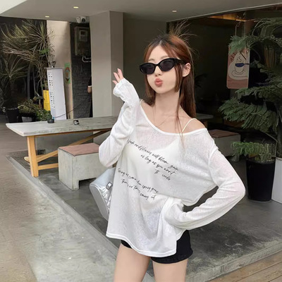 慵懒风字母印花露肩长袖T